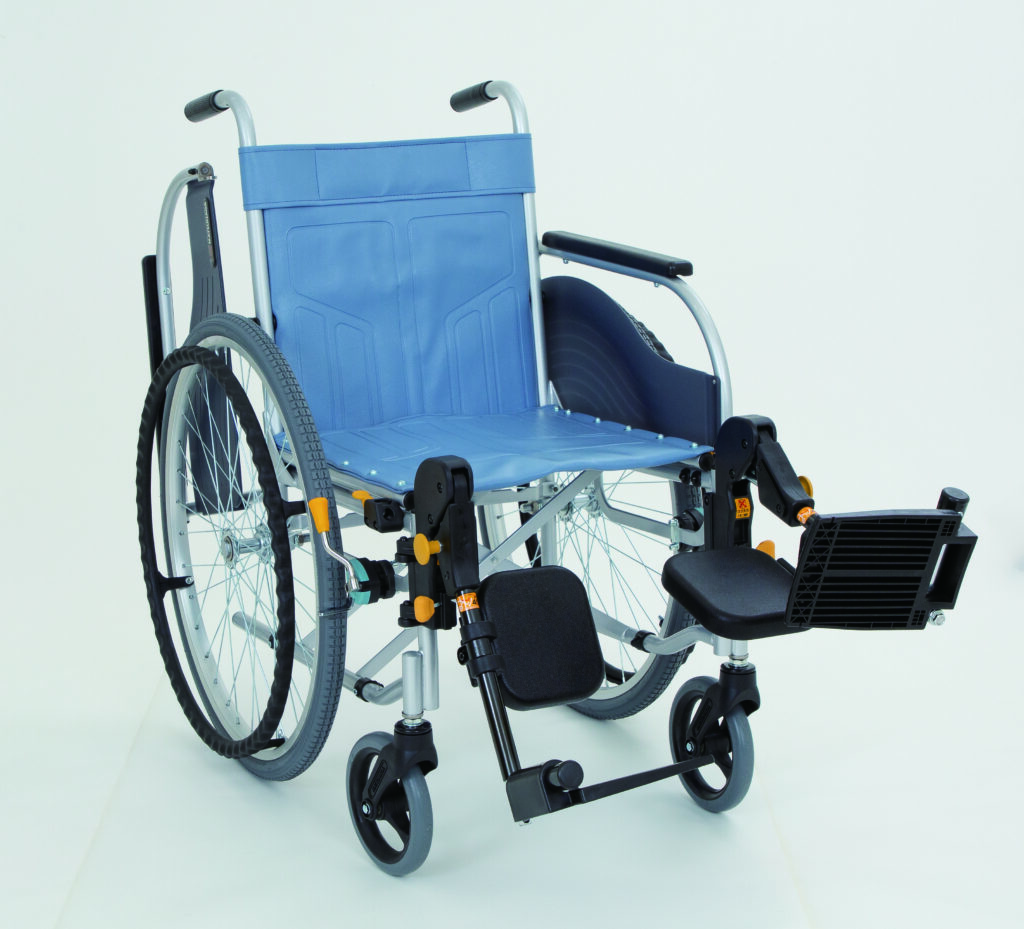 自走式 多機能 スチール製 車いす 個人宅配送無料 CM-251HB シート幅42cm アームサポート跳ね上げ スイングアウト 松永製作所